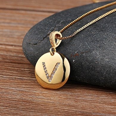 Top Quality Personalized Gold Letters Women and Girls Initial Letter Necklace - V image